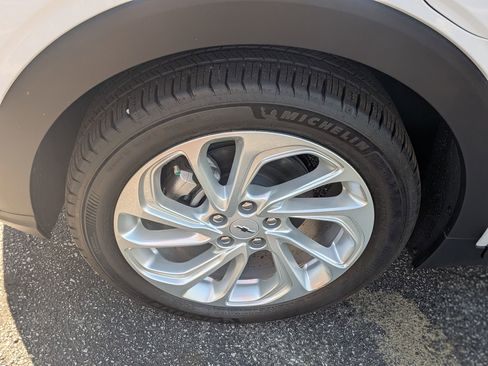 New 2027 Chevrolet Bolt LT w/ Comfort Package FWD image 11