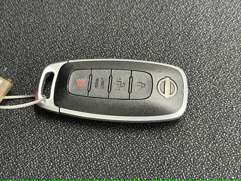 Used 2025 Nissan Versa SV image 21