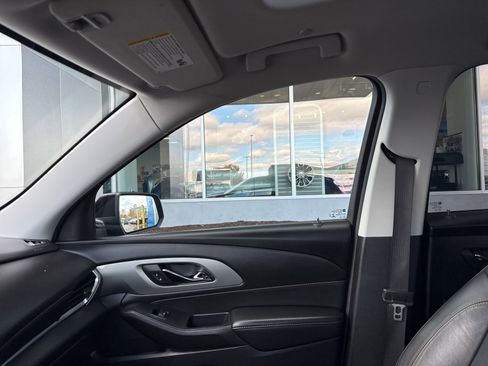 Used 2021 Chevrolet Traverse RS image 32