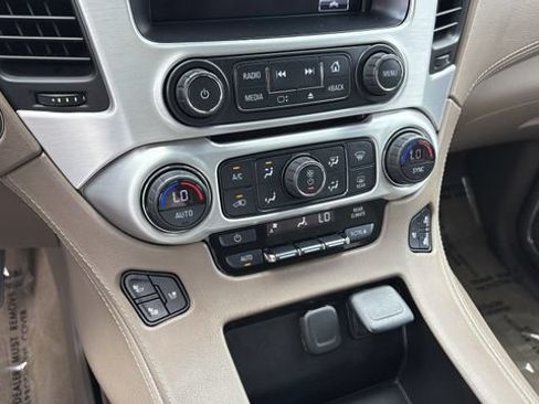 Used 2017 GMC Yukon XL SLT w/ Premium Edition RWD image 31