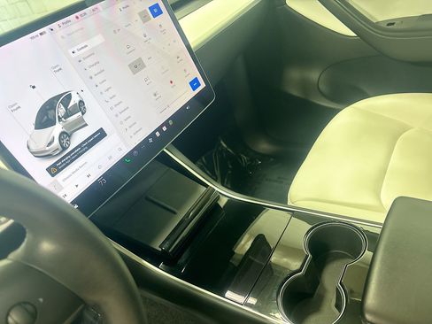 Used 2021 Tesla Model Y Long Range image 37