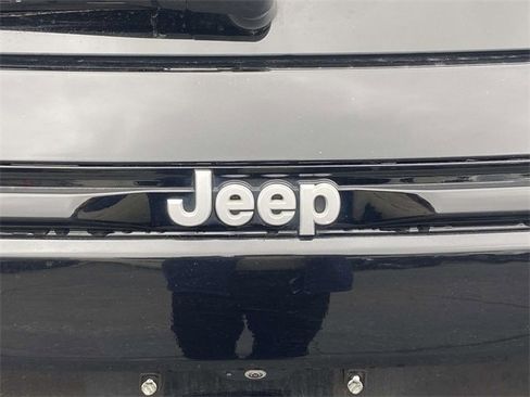 Used 2024 Jeep Grand Cherokee Summit image 6