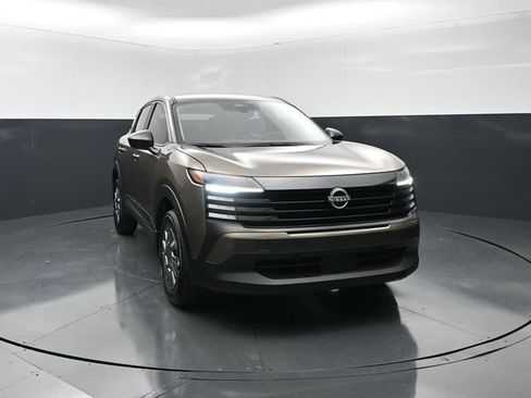 Used 2025 Nissan Kicks S w/ Interior Electronics Package FWD image 5