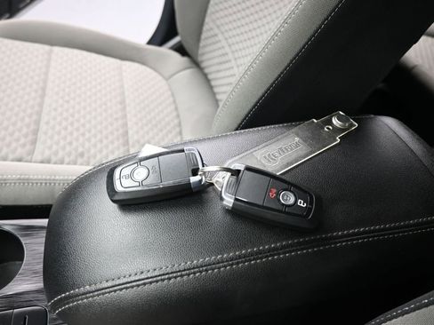 Certified 2022 Ford Escape SE image 16