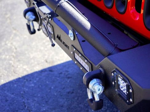 Used 2018 Jeep Wrangler Unlimited Rubicon w/ Connectivity Group image 31