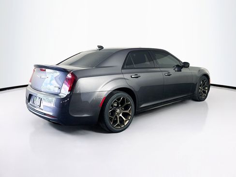 Used 2017 Chrysler 300 S w/ S Model Appearance Package RWD image 9