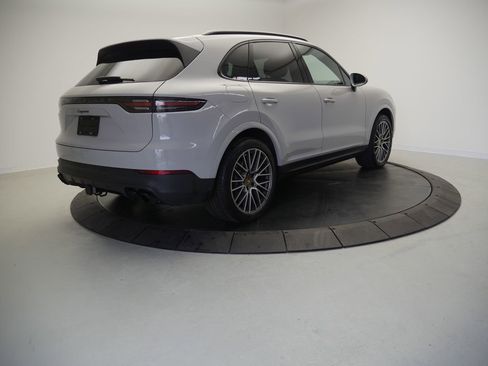 Certified 2023 Porsche Cayenne Platinum Edition AWD/4WD image 7