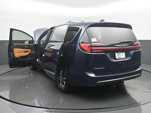 Used 2022 Chrysler Pacifica Pinnacle FWD image 57