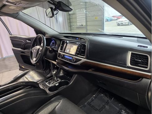 Used 2015 Toyota Highlander Limited Platinum image 17