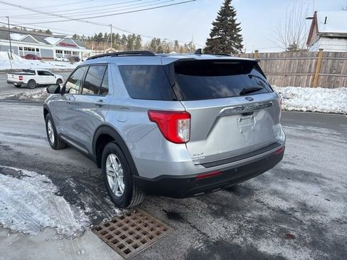 Used 2022 Ford Explorer XLT image 5