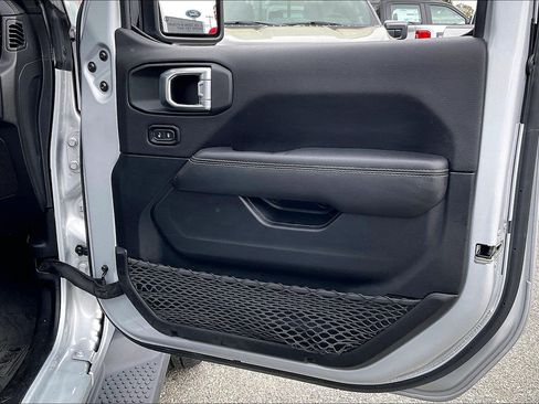 Used 2023 Jeep Wrangler Sahara w/ Cold Weather Group image 23