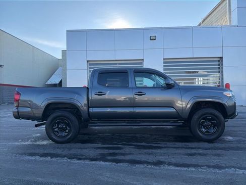 Used 2022 Toyota Tacoma SR image 8