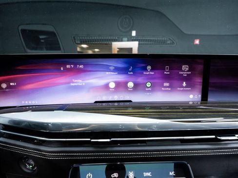 Used 2025 Cadillac Escalade ESV Premium Luxury RWD image 30