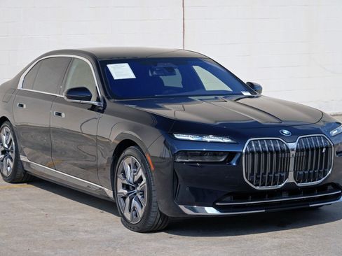 Used 2023 BMW i7 xDrive60 w/ Executive Package 2 AWD/4WD image 65