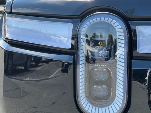 Used 2024 Rivian R1S Adventure AWD/4WD image 11