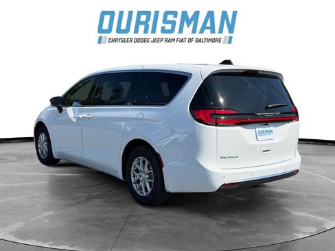 New 2027 Chrysler Pacifica Select w/ Family Tech Group FWD image 4