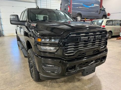 Used 2025 RAM 2500 Big Horn AWD/4WD image 1