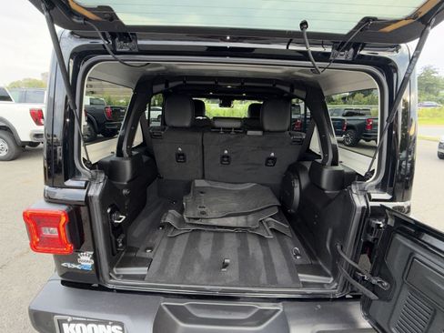 Used 2024 Jeep Wrangler Unlimited Sahara w/ Technology Group AWD/4WD image 25