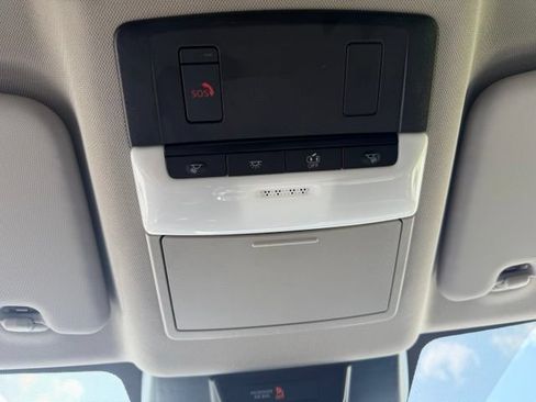 Used 2025 Nissan Rogue SV AWD/4WD image 32