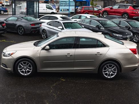 Used 2015 Chevrolet Malibu LT w/ Power Convenience Package FWD image 10