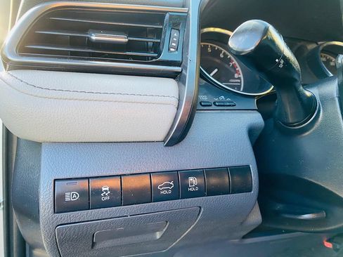 Used 2018 Toyota Camry SE FWD image 22