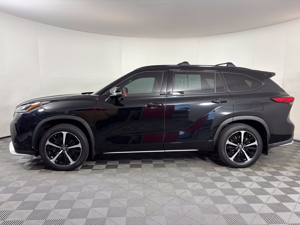 Used 2021 Toyota Highlander XSE FWD image 8