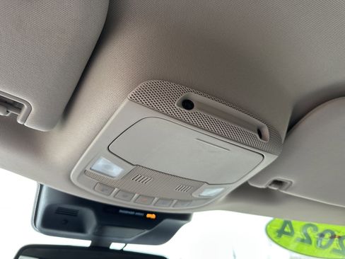 Used 2024 Ford Expedition XLT image 20