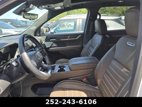 Used 2026 GMC Acadia Denali Ultimate FWD image 9