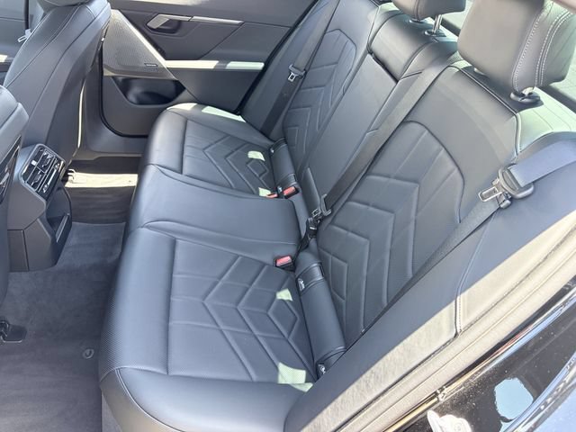 Used 2026 BMW i5 eDrive40 w/ Premium Package RWD image 19