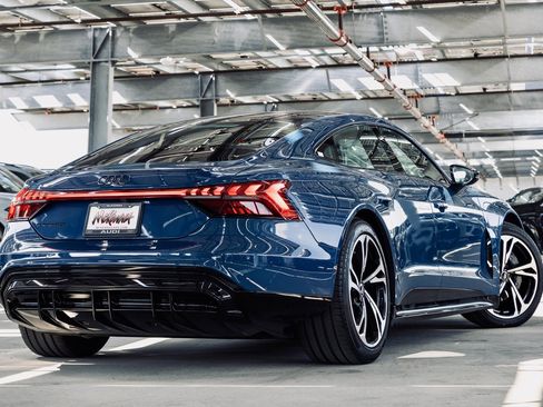 Used 2024 Audi e-tron GT Premium Plus image 2