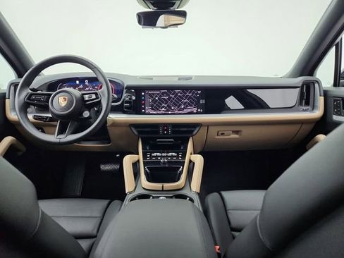 Used 2024 Porsche Cayenne image 45