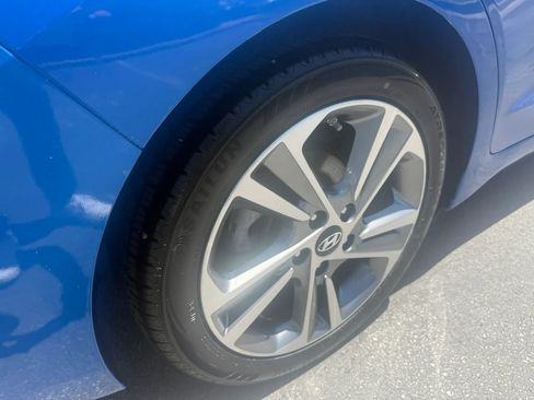 Used 2017 Hyundai Elantra Limited FWD image 25