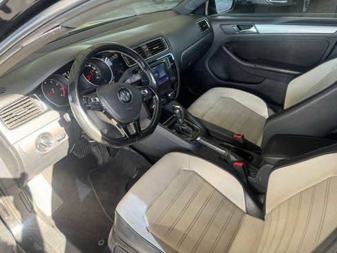 Used 2016 Volkswagen Jetta Sport FWD image 3