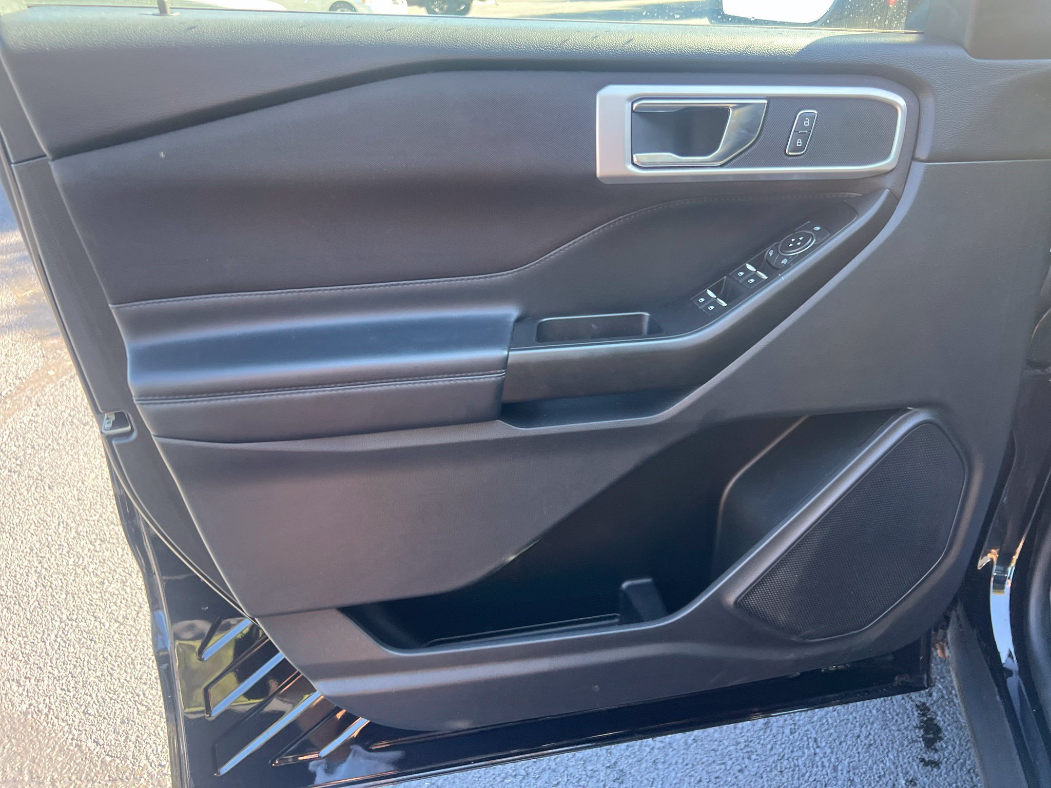 Used 2020 Ford Explorer XLT w/ Comfort Package AWD/4WD image 10