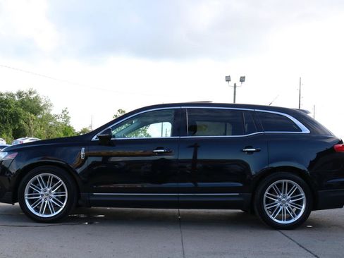 Used 2019 Lincoln MKT AWD image 16