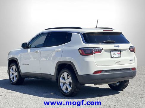 Used 2018 Jeep Compass Latitude image 2