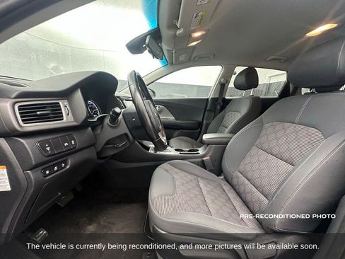 Used 2019 Kia Niro LX image 11