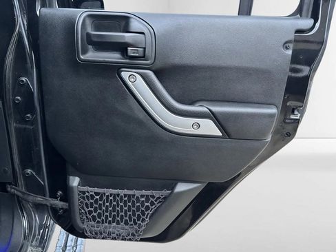 Used 2018 Jeep Wrangler Unlimited Rubicon w/ Cold Weather Group image 24