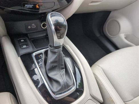 Used 2022 Nissan Rogue Sport SL AWD/4WD image 17