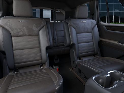 New 2026 GMC Acadia Denali Ultimate w/ LPO, All-Weather Package FWD image 17
