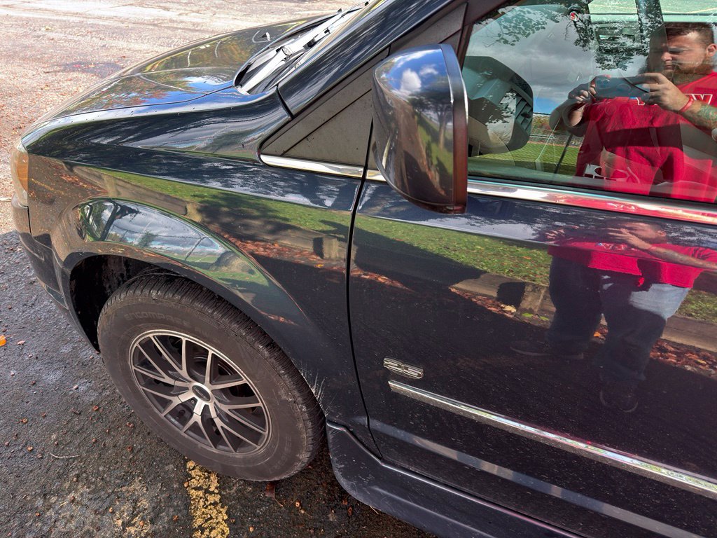 Used 2009 Chrysler Town & Country Touring FWD image 11