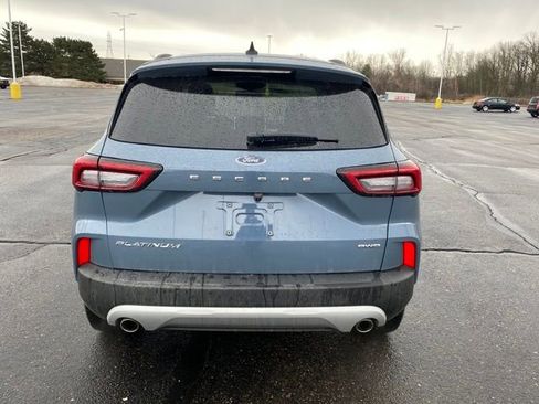 Used 2023 Ford Escape Platinum image 4