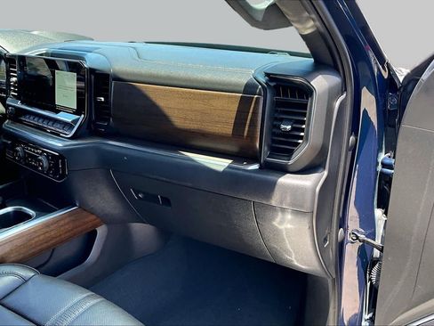 Used 2022 Chevrolet Silverado 1500 High Country w/ High Country Premium Package RWD image 19