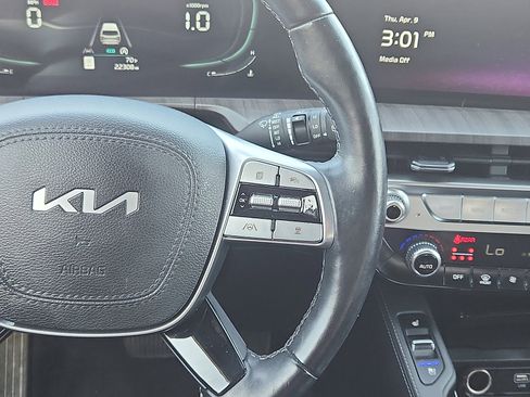 Used 2023 Kia Telluride EX w/ EX Captain's Chair Package AWD/4WD image 16