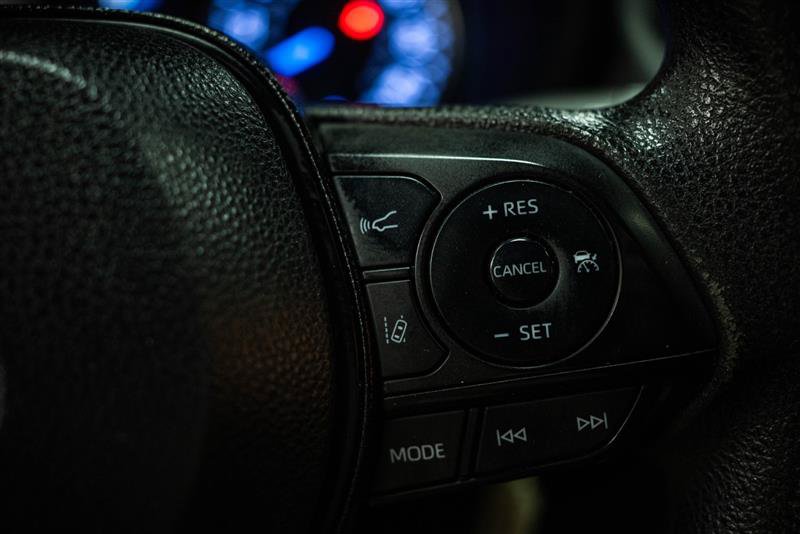 Used 2020 Toyota RAV4 LE AWD/4WD image 17
