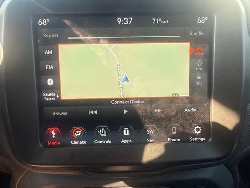 Used 2023 Jeep Renegade Latitude w/ Premium Group AWD/4WD image 17