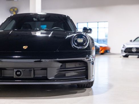 Used 2025 Porsche 911 Carrera RWD image 19