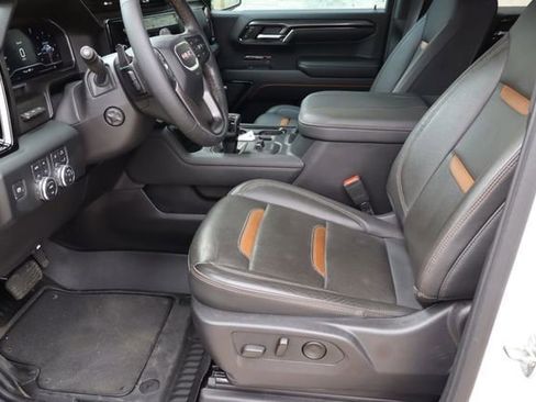 Used 2024 GMC Sierra 1500 AT4 w/ Technology Package AWD/4WD image 16