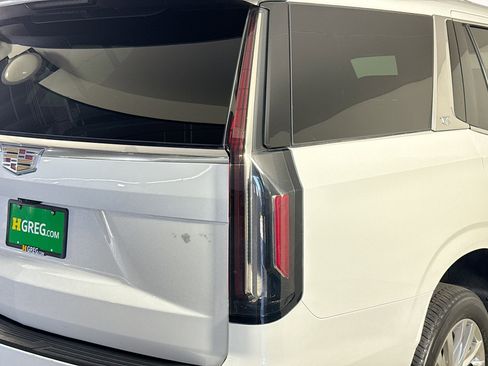 Used 2022 Cadillac Escalade Premium Luxury AWD/4WD image 34