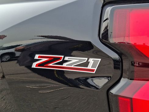 Used 2024 Chevrolet Colorado Z71 w/ Z71 Convenience Package 2 image 31